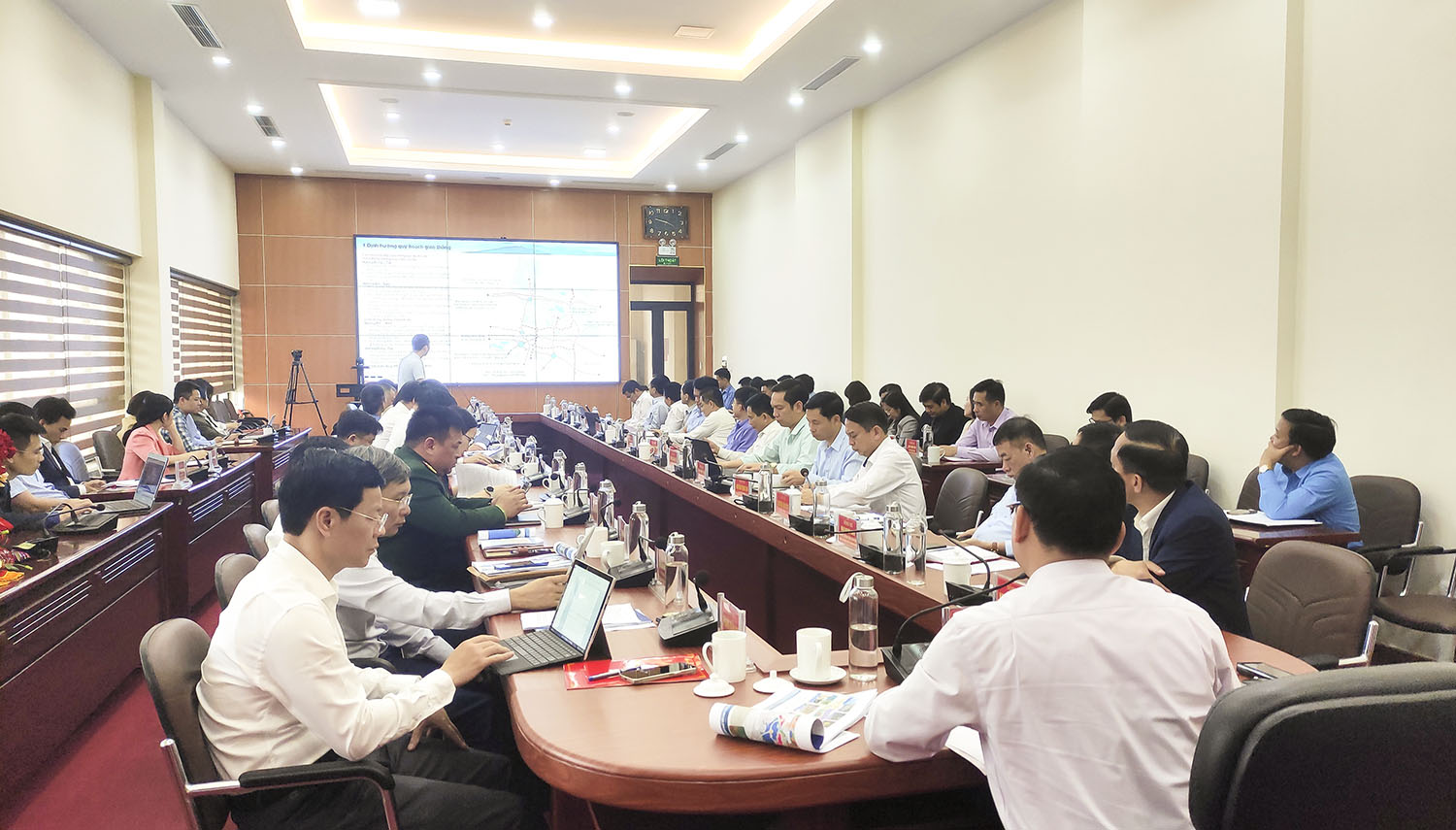 Ông Nguyễn Văn Lâm, chủ trì đồ án quy hoạch báo cáo phân tích các nội dung điều chỉnh