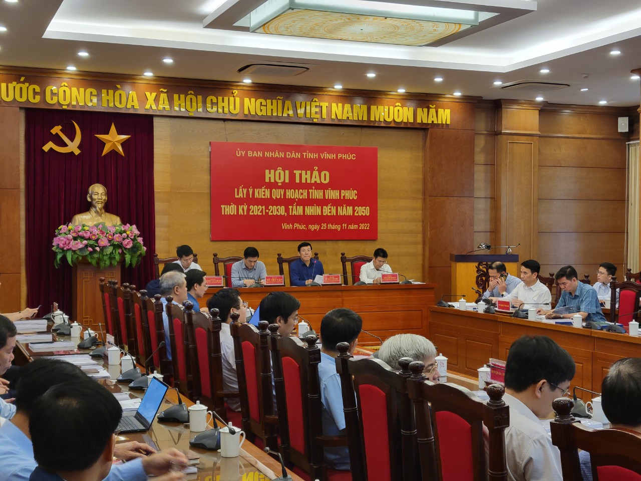 Chủ trì cuộc họp ông Lê Duy Thành – Phó bí thư tỉnh ủy, Chủ tịch UBND tỉnh Vĩnh Phúc