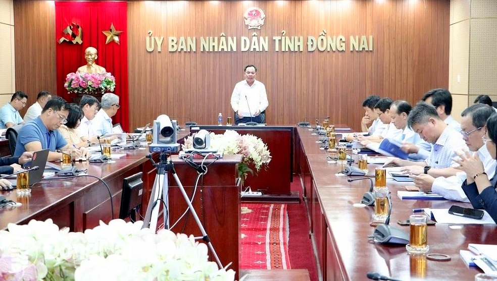 Quyền Chủ tịch UBND tỉnh Võ Tấn Đức phát biểu kết luận buổi làm việc. Ảnh: Phạm Tùng/Báo Đồng Nai